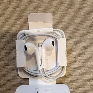 Apple White EarPods with Lightning Connector